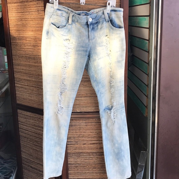 Almost Famous Jeans size 11 - Picture 2 of 3